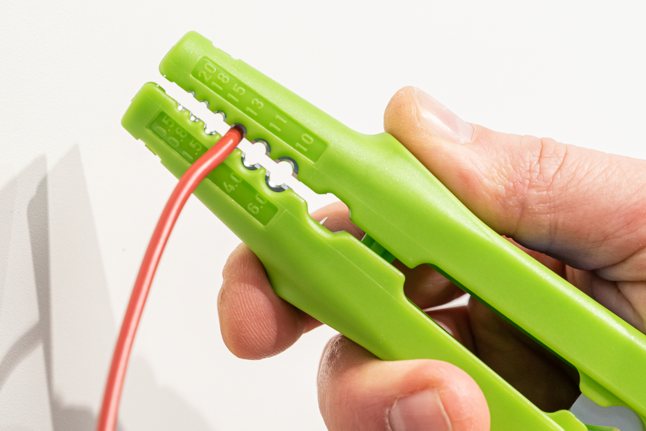 Multi-Stripper No. 400  Green Line | Stripping tools made from up to 97% renewable raw materials I multifunctional stripper, working range stripping 0,5 - 6,0 mm² I skinning 8 - 13 mm Ø I Multifunctional with 4 functions