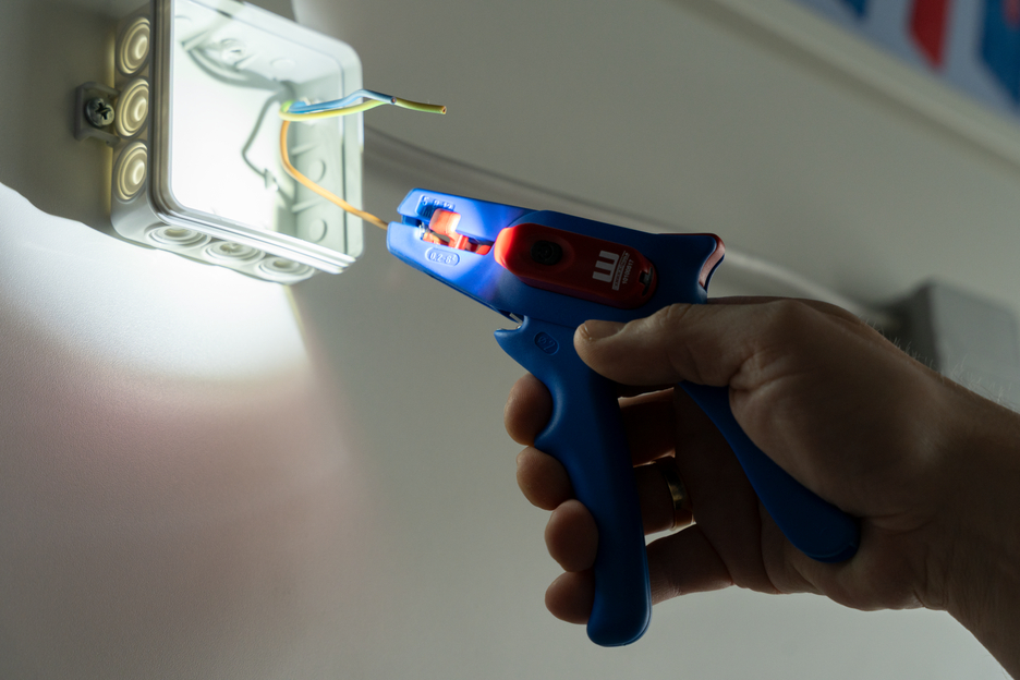 Abisolierzange No.5 LED Set | 2-teiliges Set inkl. Abisolierzange und LED Work Light