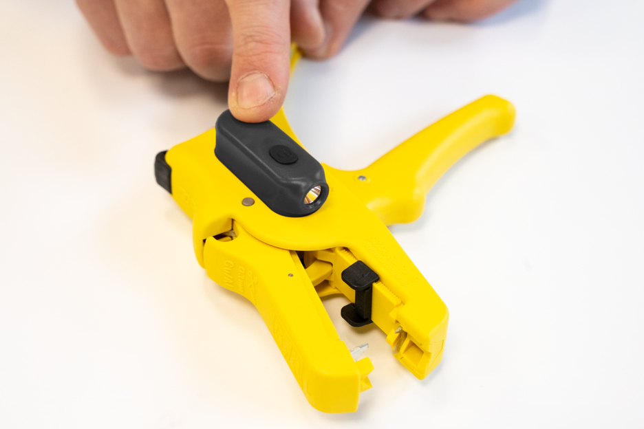 Wire Stripper No. 5 Solar Pro LED Set
 | 2-piece set incl. wire stripper and LED Work Light
