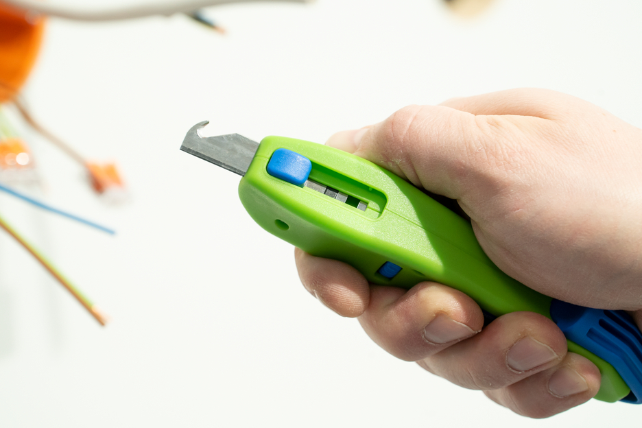 Kabelmesser No. S 4-28  Green Line | Abisolierwerkzeuge aus bis zu 97 % nachwachsenden Rohstoffen I Arbeitsbereich von 4 - 28 mm Ø I mit einfahrbarer Hakenklinge