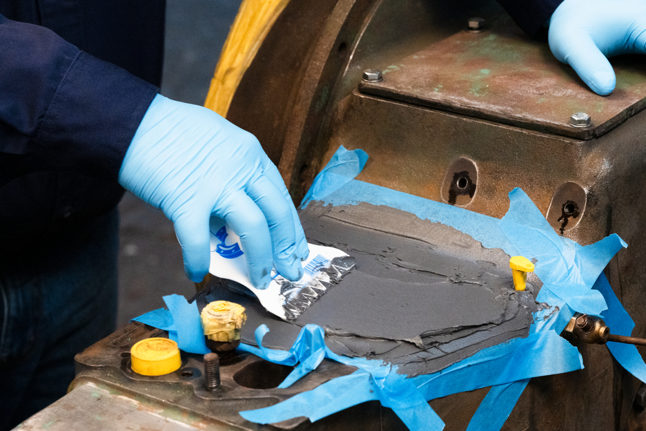 WEICON HB 300 | stahlgefülltes hochtemperaturbeständiges Epoxidharz-System für Reparatur und Formgebung