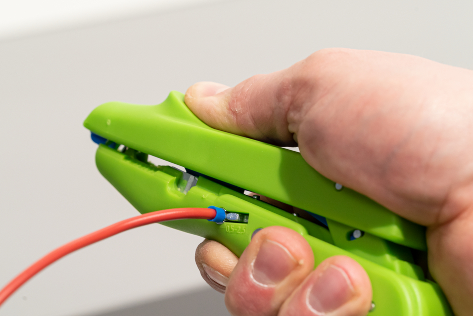 Duo-Crimp No. 300 Green Line | Abisolierwerkzeuge aus bis zu 97 % nachwachsenden Rohstoffen, zum Abisolieren und Crimpen, Arbeitsbereich 0,5 mm² - 6,0 mm²