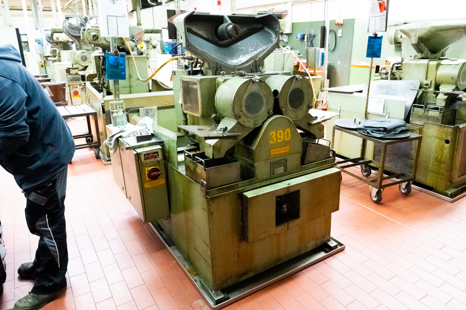WEICON Ceramic HC 220 | ceramic-filled high-temperature-resistant epoxy resin system for wear protection coating