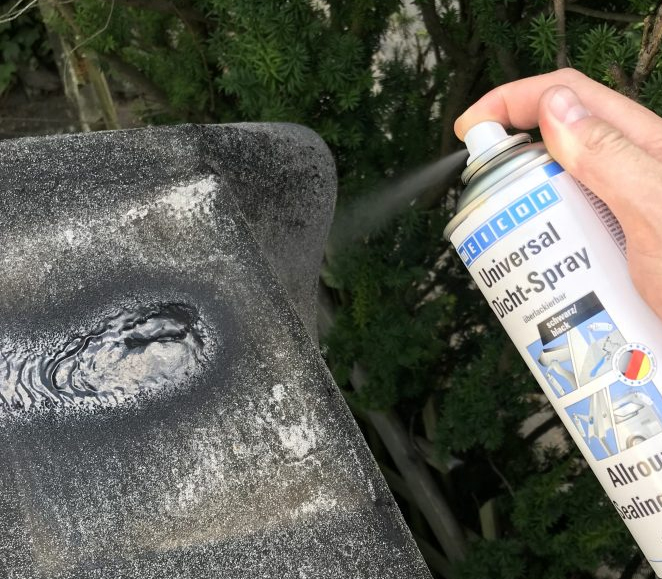 Weicon Universal Dicht-Spray wird aufgesprüht