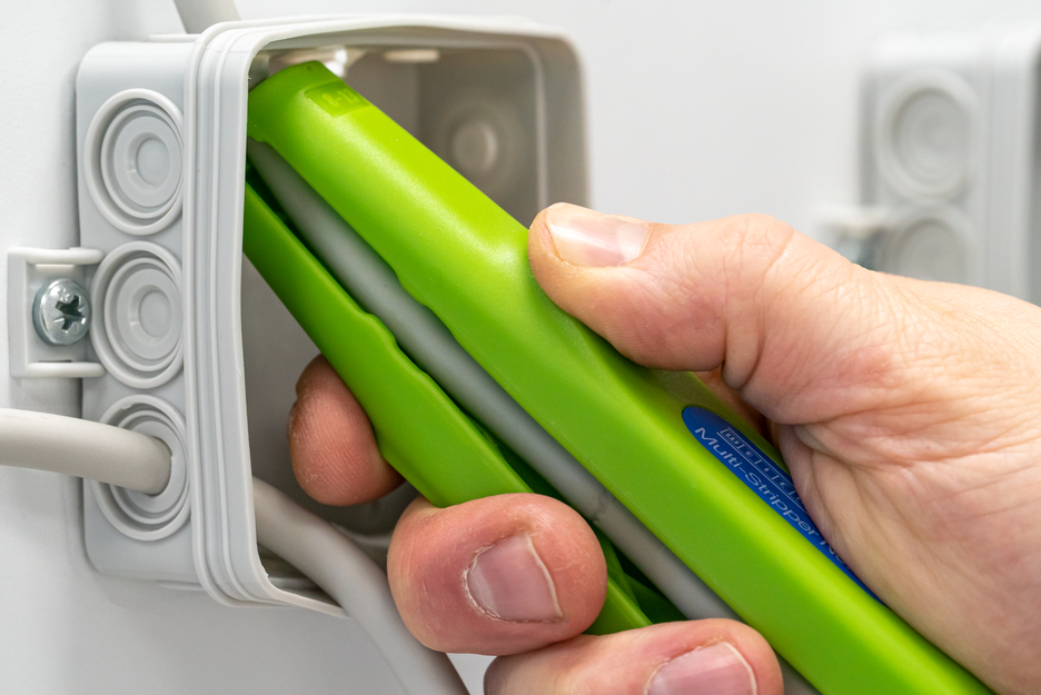 Multi-Stripper No. 400 Green Line | Abisolierwerkzeuge aus bis zu 97 % nachwachsenden Rohstoffen, Multifunktions-Entmanteler, Arbeitsbereich Abisolieren 0,5 - 6,0 mm² / Entmanteln 8 - 13 mm Ø