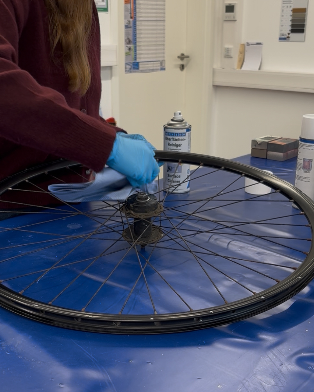 bicycle wheel, spokes, hand cleaning, workbench, gloves