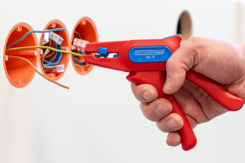 Wire Stripper No. 6 | for live working up to 1.000 volts I working range 0,2 - 6,0 mm²