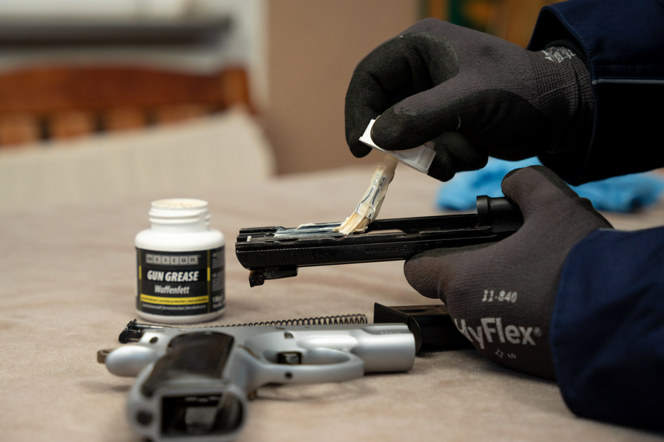 WEICON Gun Grease | Corrosion and wear protection for all types of firearms