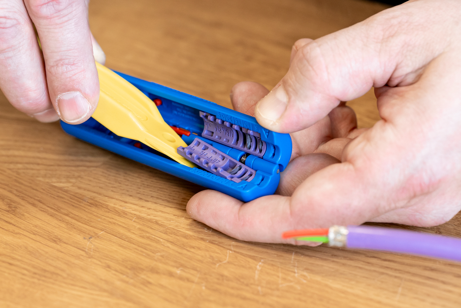 Profibus Stripper No. 2 | Stripping tool for e.g. shielded Profibus data cables