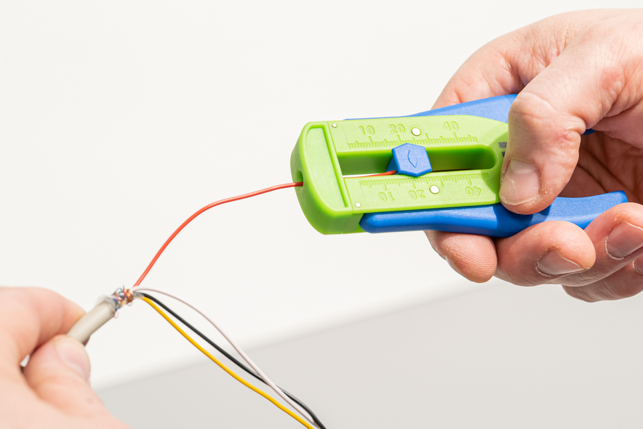 Precision Wire Stripper S Green Line | Stripping tools made from up to 97% renewable raw materials I for thin conductors and wires, stripping range from 0,12 mm - 0,8 mm (36-20 AWG)