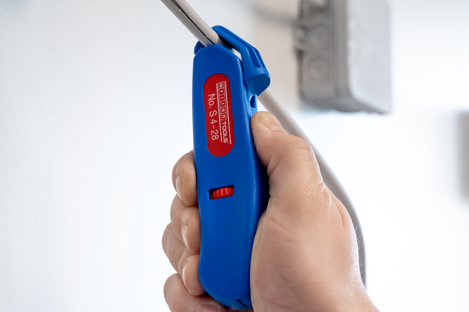Cable Stripper No. S 4 - 28 | Completely ergonomic & fully insulated I working range 4 - 28 mm Ø