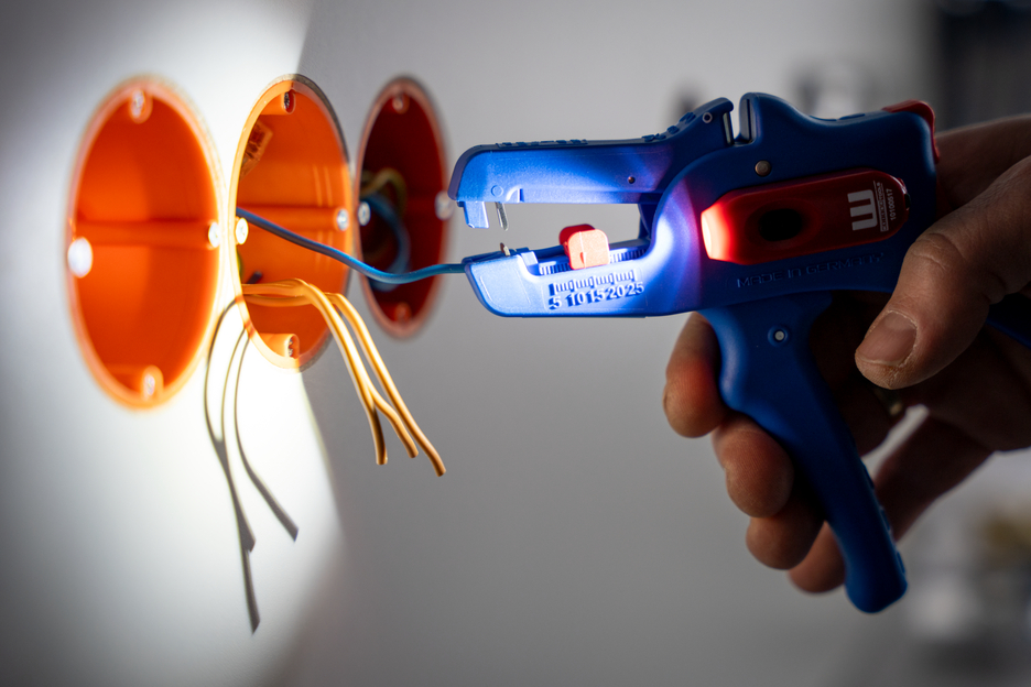 Abisolierzange No.5 Pro LED Set | 2-teiliges Set inkl. Abisolierzange und LED Work Light