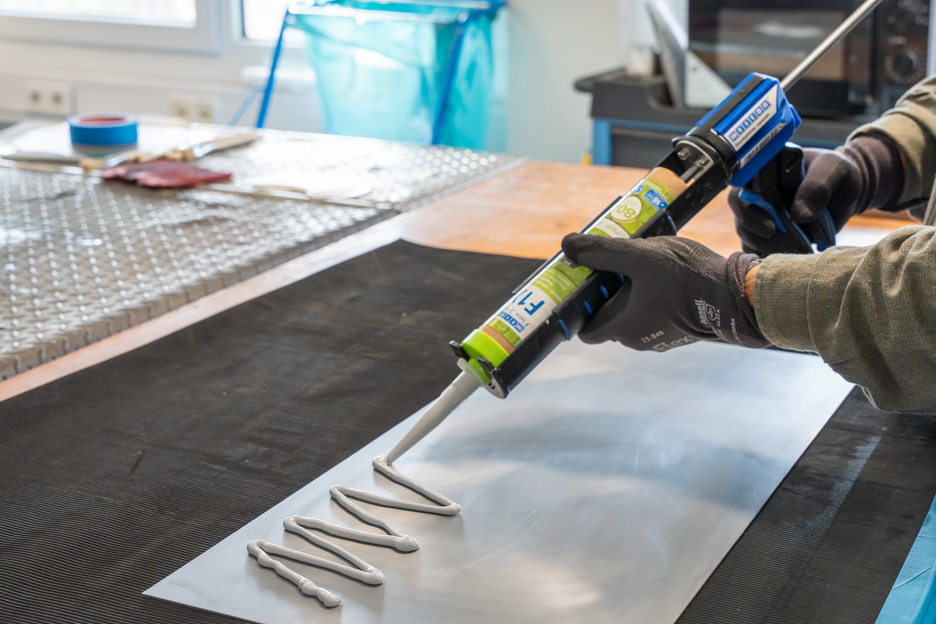 WEICON Green Tube Flex 310 M F1X | Kleb- und Dichtstoff mit sehr hoher Anfangshaftung auf MS-Polymer-Basis, temperaturbeständig bis 180°C