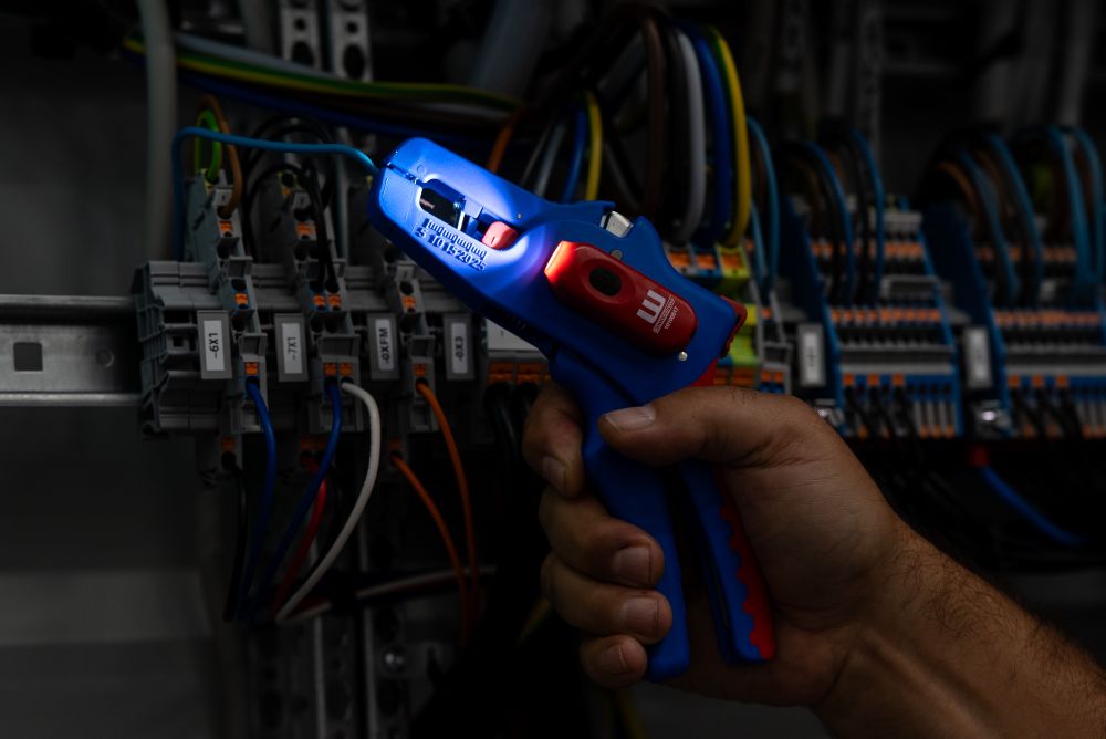 LED Work Light bei Elektroarbeiten
