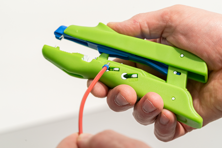 Duo-Crimp No. 300 Green Line | Abisolierwerkzeuge aus bis zu 97 % nachwachsenden Rohstoffen, zum Abisolieren und Crimpen, Arbeitsbereich 0,5 mm² - 6,0 mm²