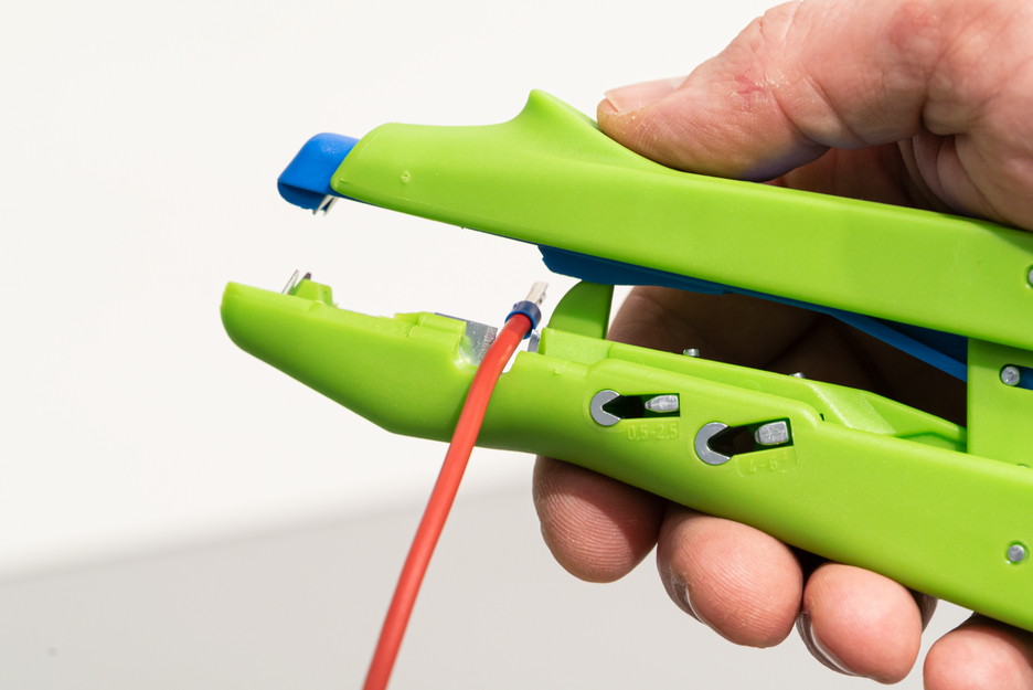 Duo-Crimp No. 300 Green Line | Abisolierwerkzeuge aus bis zu 97 % nachwachsenden Rohstoffen, zum Abisolieren und Crimpen, Arbeitsbereich 0,5 mm² - 6,0 mm²