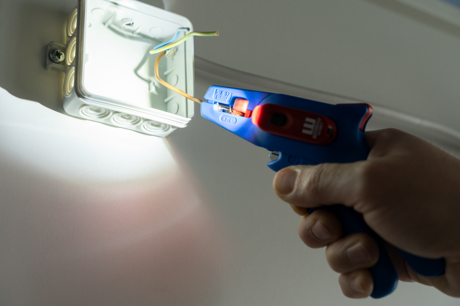 LED Work Light | Drei Helligkeitsstufen sorgen für optimale Sicht und ein sicheres Arbeiten in dunklen Arbeitsumgebungen