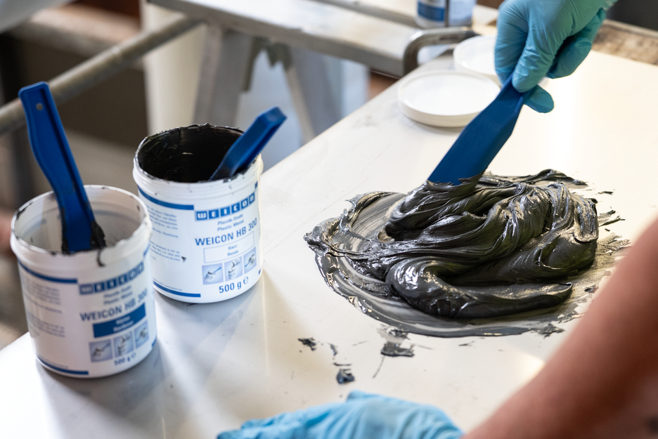WEICON HB 300 | high-temperature-resistant epoxy resin system for repairs and moulding
