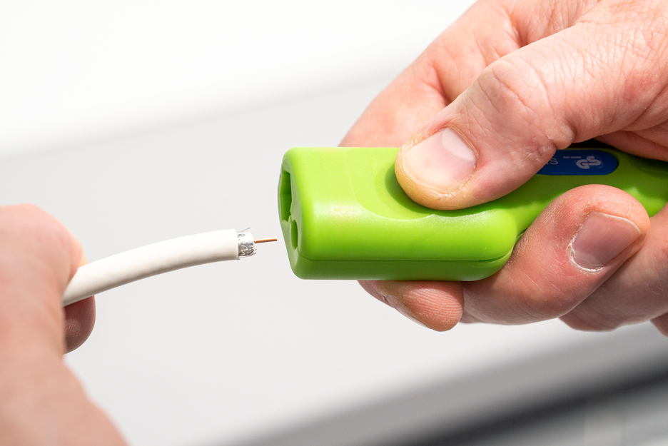 Coax-Stripper No. 1 F Plus Green Line - geeignet für F-Schraubstecker | Abisolierwerkzeuge aus bis zu 97 % nachwachsenden Rohstoffen I zum Entmanteln und Abisolieren von Koaxialkabel inkl. Aufdrehhilfe