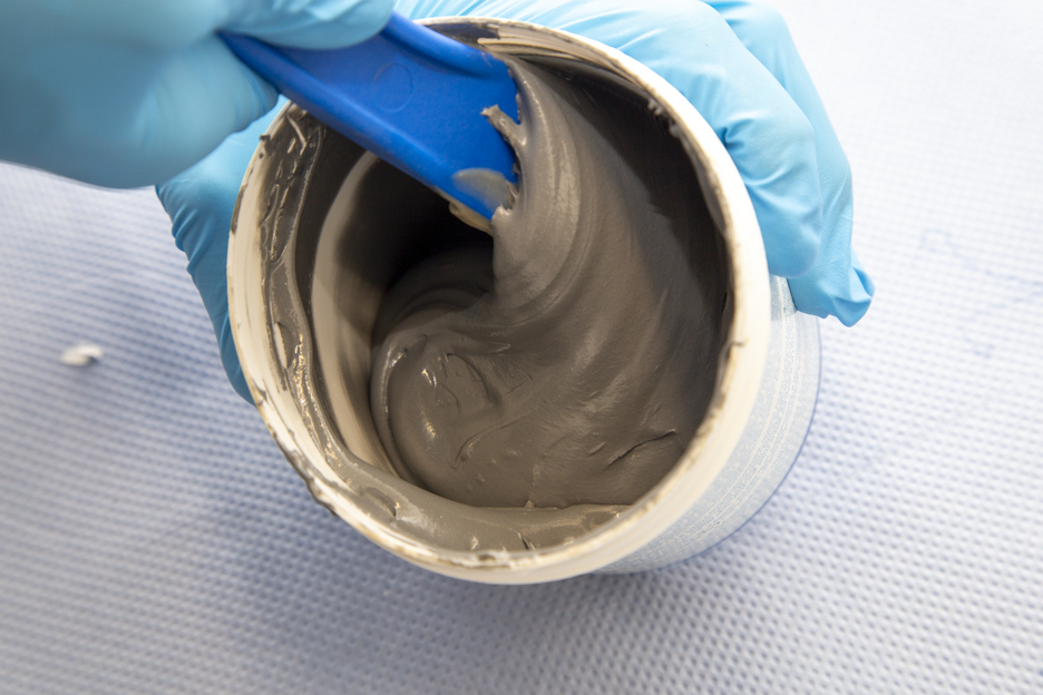 WEICON ST | metallisch gefülltes Epoxidharz-System für Reparatur und Formgebung