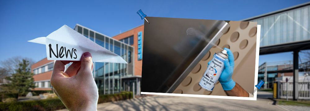 weicon.de Header Pressebereich Stainless Steel Care Spray A7 Collage von Weicon Gebäude im Sommer, ein Hand hat einen Papierflieger in der hat auf dem "News" steht, daneben ist ein Bild auf dem Weicon Edelstahl Pflege-Spray aufgesprüht wird