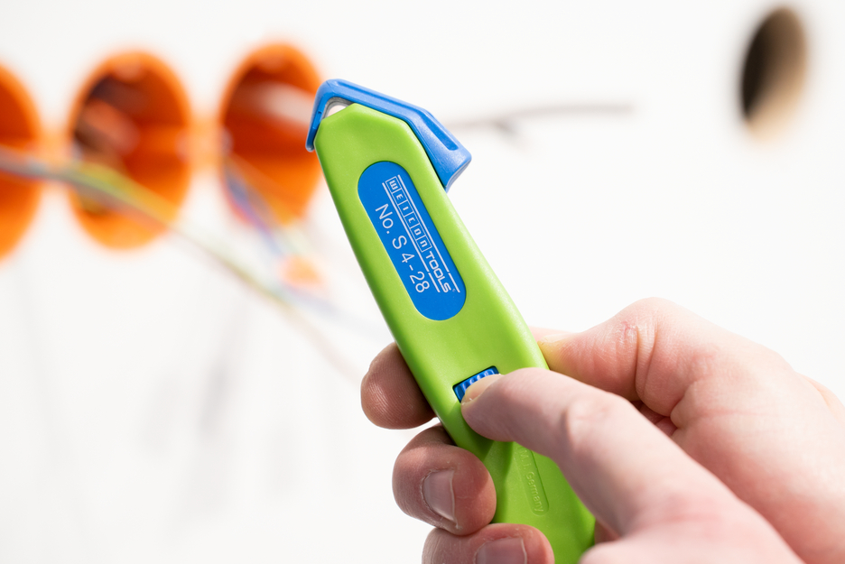 Kabelmesser No. S 4-28  Green Line | Abisolierwerkzeuge aus bis zu 97 % nachwachsenden Rohstoffen I Arbeitsbereich von 4 - 28 mm Ø I mit einfahrbarer Hakenklinge