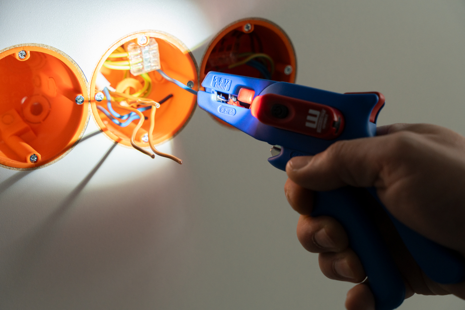 Wire Stripper No. 5 LED Set
 | 2-piece set incl. wire stripper and LED Work Light