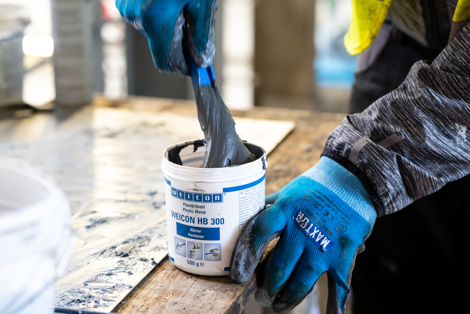WEICON HB 300 | high-temperature-resistant epoxy resin system for repairs and moulding