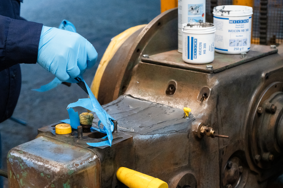 WEICON HB 300 | stahlgefülltes hochtemperaturbeständiges Epoxidharz-System für Reparatur und Formgebung