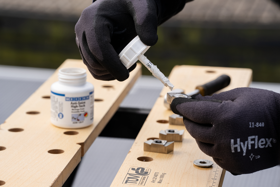 Anti-Seize High-Tech Assembly Paste | metal-free lubricant and release agent paste