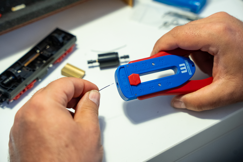Precision Wire Stripper S | for thin conductors and wires I stripping range from 0,12 mm - 0,8 mm (36-20 AWG)
