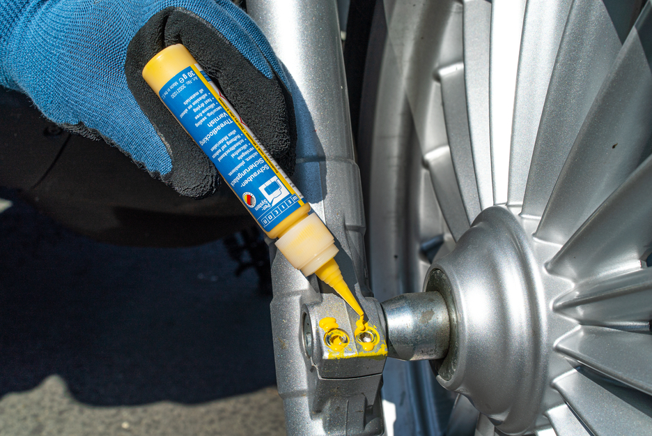 Threadlocking Varnish | Water-based lacquer for threadlocking, marking and sealing