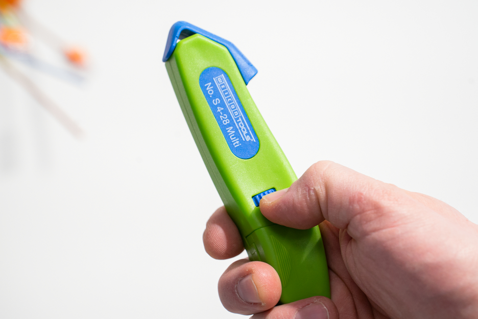 Kabelmesser No. S 4-28 Multi  Green Line | Abisolierwerkzeuge aus bis zu 97 % nachwachsenden Rohstoffen I Arbeitsbereich von 4 - 28 mm Ø I mit integrierter Abisolierfunktion von 0,5 - 6,0 mm²