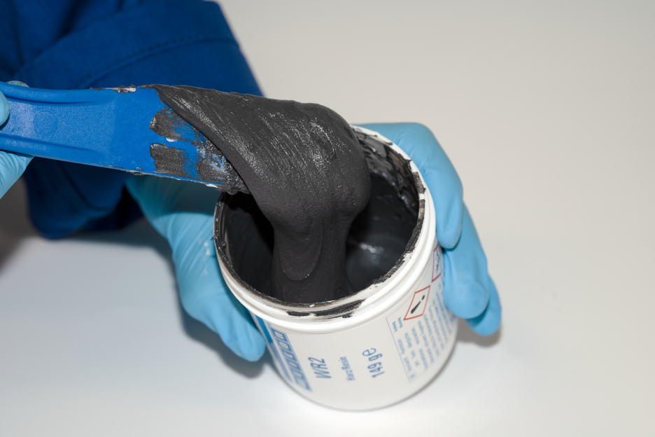 WEICON WR2 | mineralisch gefülltes Epoxidharz-System für Reparatur und Spaltausgleich