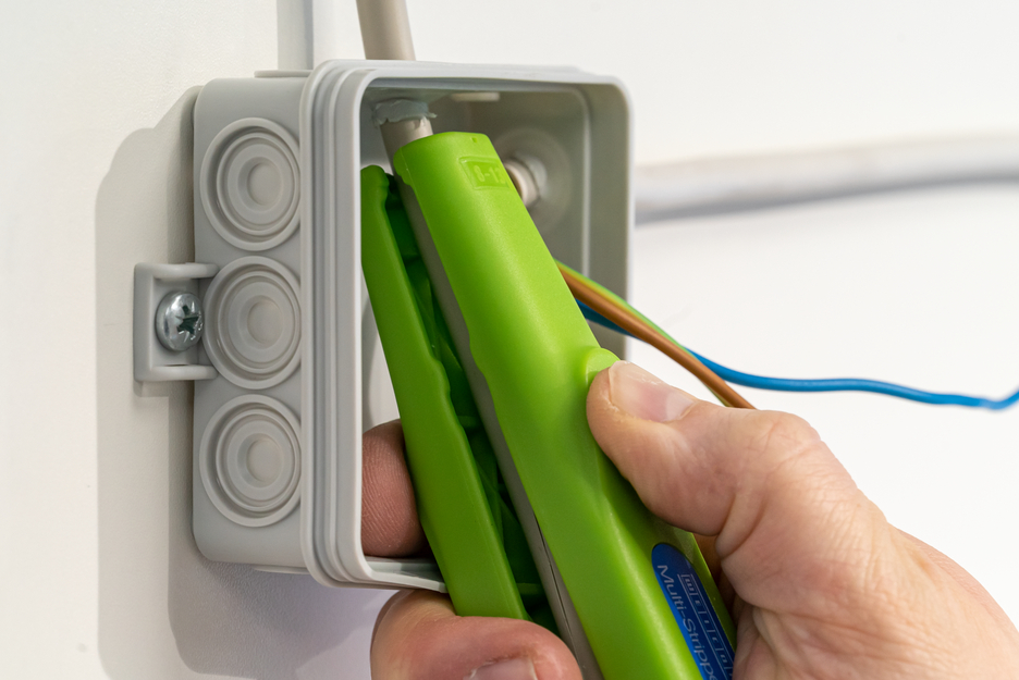 Multi-Stripper No. 400  Green Line | Stripping tools made from up to 97% renewable raw materials I multifunctional stripper, working range stripping 0,5 - 6,0 mm² I skinning 8 - 13 mm Ø I Multifunctional with 4 functions