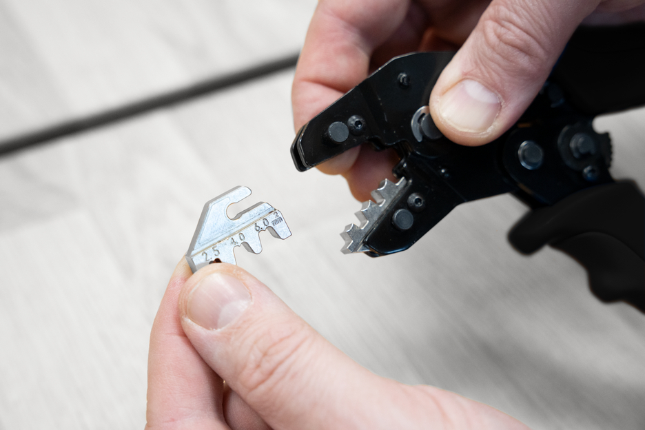 Crimp tool MC4
 | for crimping MC4 connectors in photovoltaic systems (2.5, 4 & 6 mm², AWG 14-10)