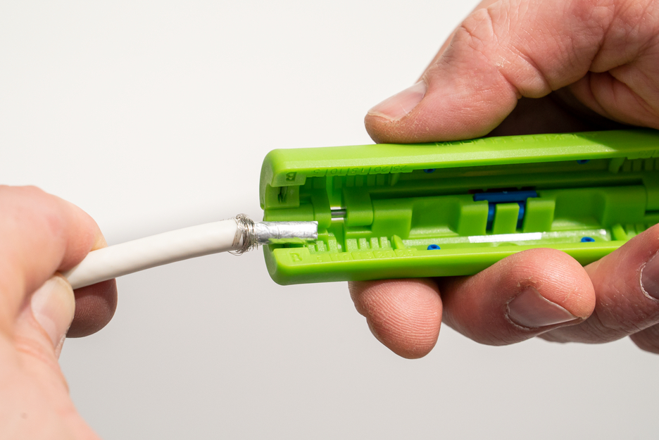 Coax-Stripper No. 2 Green Line | Stripping tools made from up to 97% renewable raw materials I for skinning and stripping coaxial cables I working range 4,8 - 7,5 mm Ø