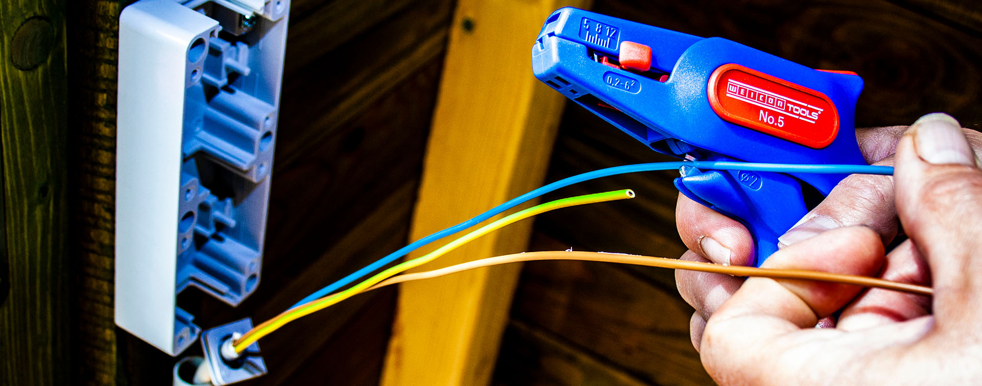 Abisolierwerkzeuge-im-Alltag_Titel Kabel abisolieren mit Abisolierzange Weicon No. 5