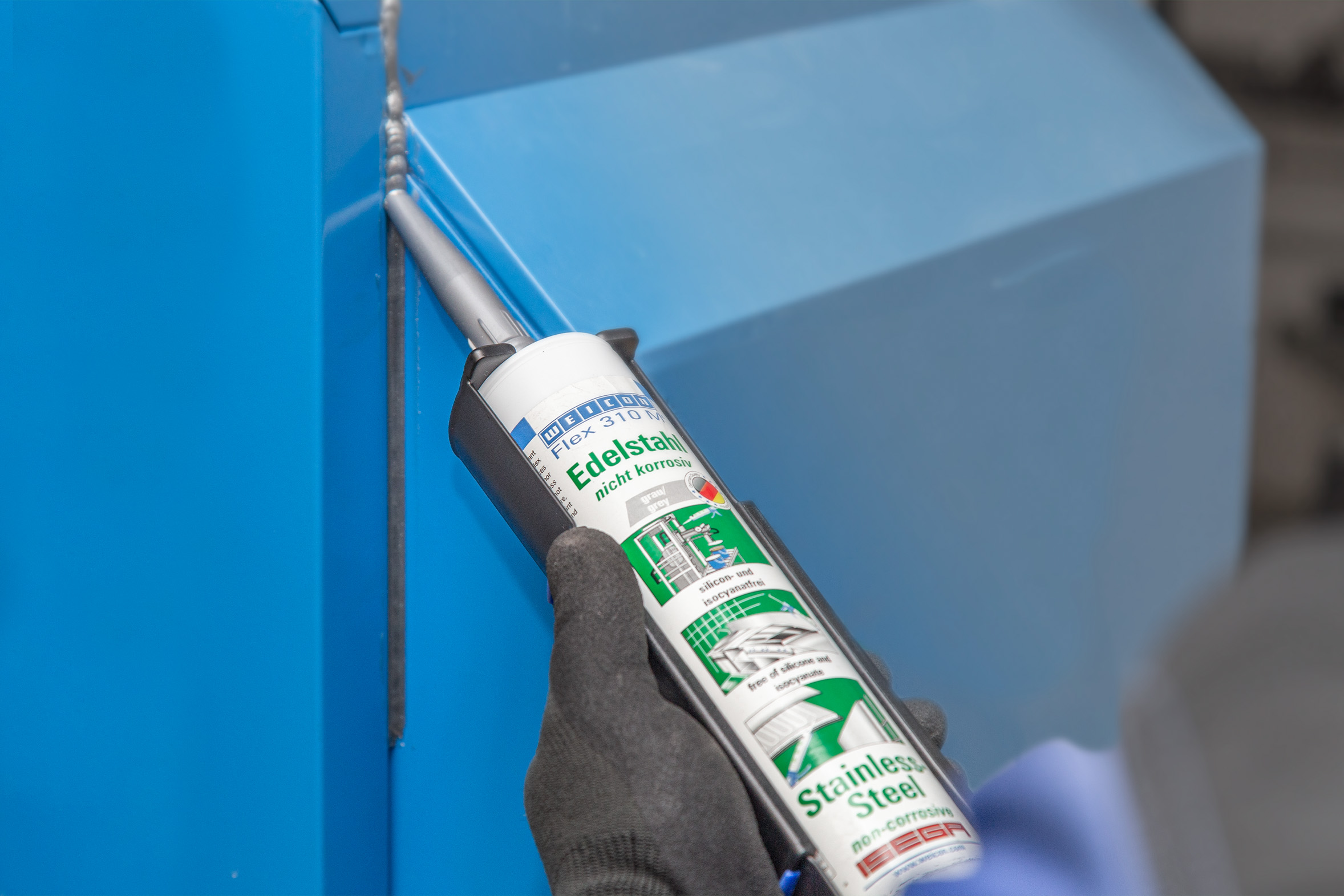 Flex-310-M-Edelstahl_Fuge-Edelstahl Polymerkleber Weicon Flex 310 M  Edelstahl zieht eine Fuge zwischen zwei Edelstahlteilen