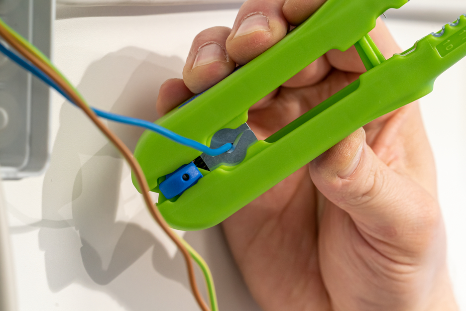 Multi-Stripper No. 400  Green Line | Stripping tools made from up to 97% renewable raw materials I multifunctional stripper, working range stripping 0,5 - 6,0 mm² I skinning 8 - 13 mm Ø I Multifunctional with 4 functions