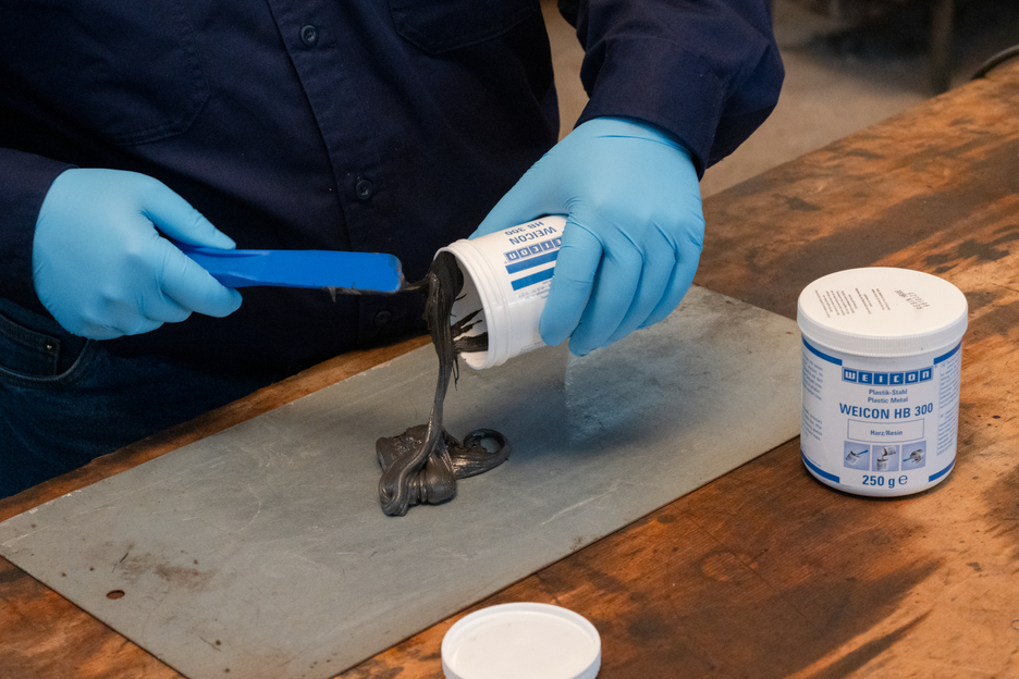 WEICON HB 300 | stahlgefülltes hochtemperaturbeständiges Epoxidharz-System für Reparatur und Formgebung