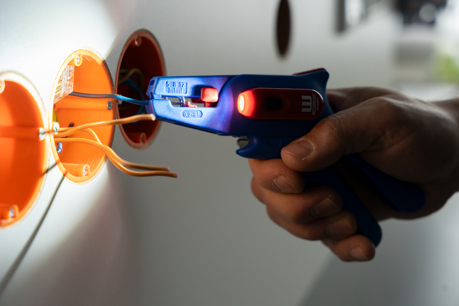LED Work Light | Drei Helligkeitsstufen sorgen für optimale Sicht und ein sicheres Arbeiten in dunklen Arbeitsumgebungen