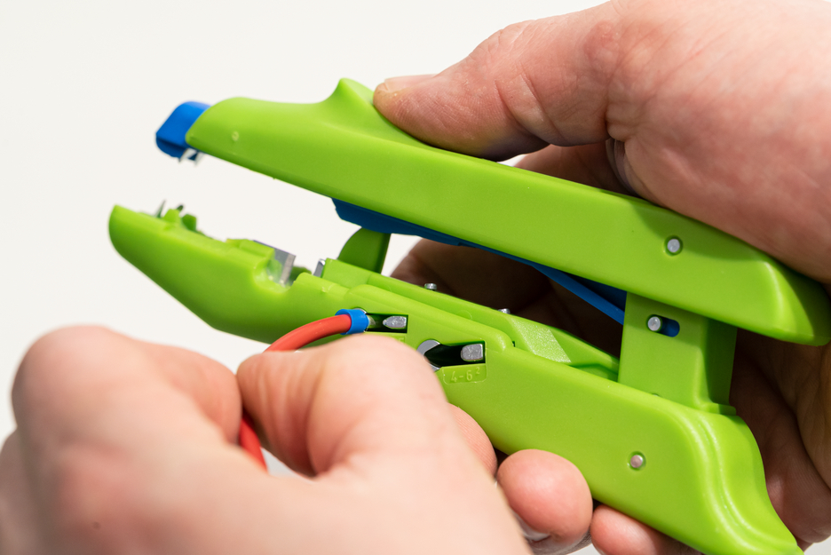 Duo-Crimp No. 300 Green Line | Abisolierwerkzeuge aus bis zu 97 % nachwachsenden Rohstoffen, zum Abisolieren und Crimpen, Arbeitsbereich 0,5 mm² - 6,0 mm²