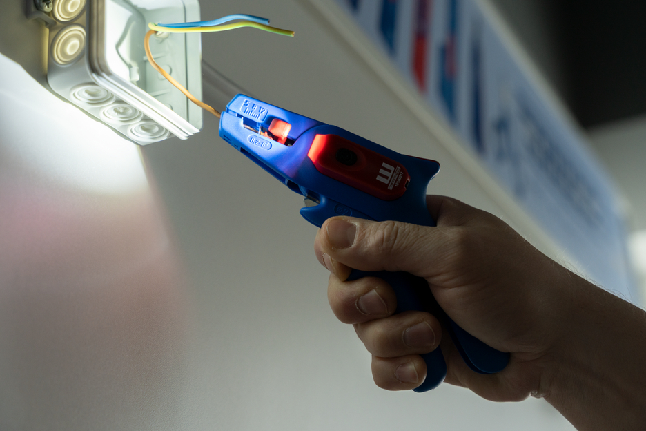 LED Work Light | Drei Helligkeitsstufen sorgen für optimale Sicht und ein sicheres Arbeiten in dunklen Arbeitsumgebungen