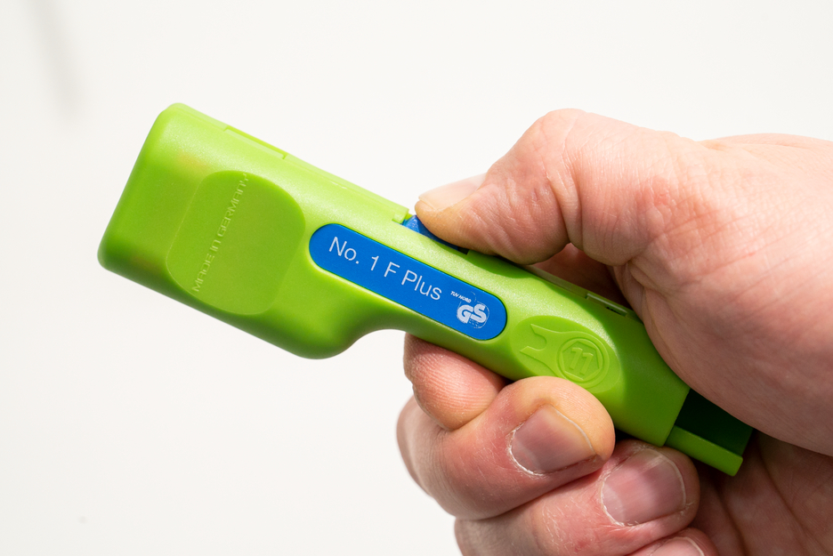 Coax-Stripper No. 1 F Plus Green Line - geeignet für F-Schraubstecker | Abisolierwerkzeuge aus bis zu 97 % nachwachsenden Rohstoffen I zum Entmanteln und Abisolieren von Koaxialkabel inkl. Aufdrehhilfe
