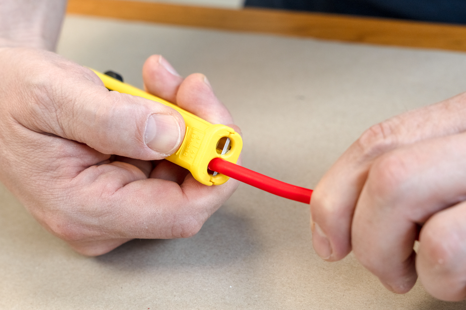 Mini-Solar 4/6 mm² | zum Entmanteln und Abisolieren gängiger Photovoltaik-Kabel mit einem Querschnitt von 4 & 6 mm²