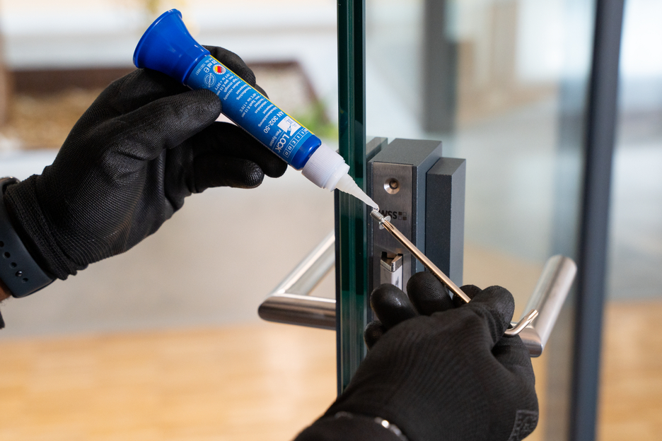 WEICONLOCK® AN 302-50 Locking of Threads and Stud Bolts | high strength, medium viscosity