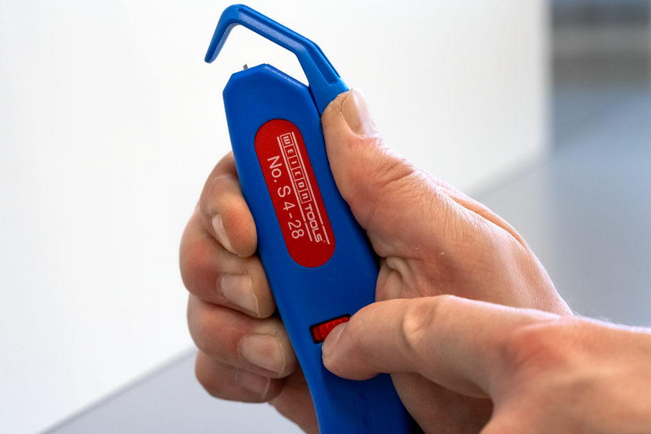 Cable Stripper No. S 4 - 28 | Completely ergonomic & fully insulated I working range 4 - 28 mm Ø
