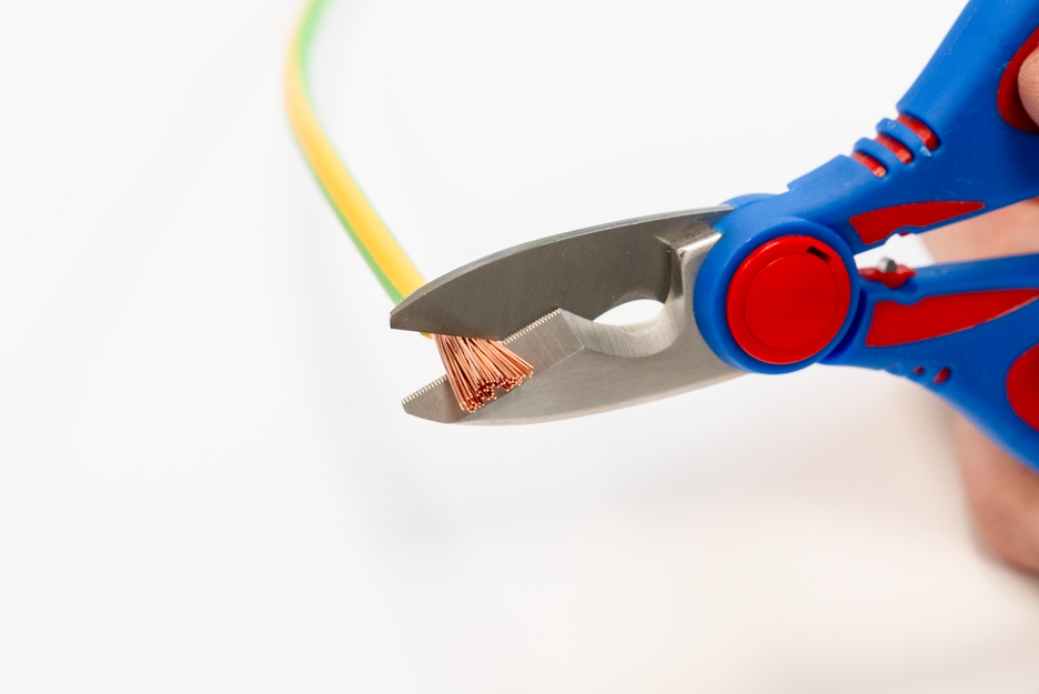 Elektrikerschere XL | großer Griffdurchmesser für kleine und große Hände, um eine maximale Kraftübertragung und sicheres Arbeiten zu ermöglichen