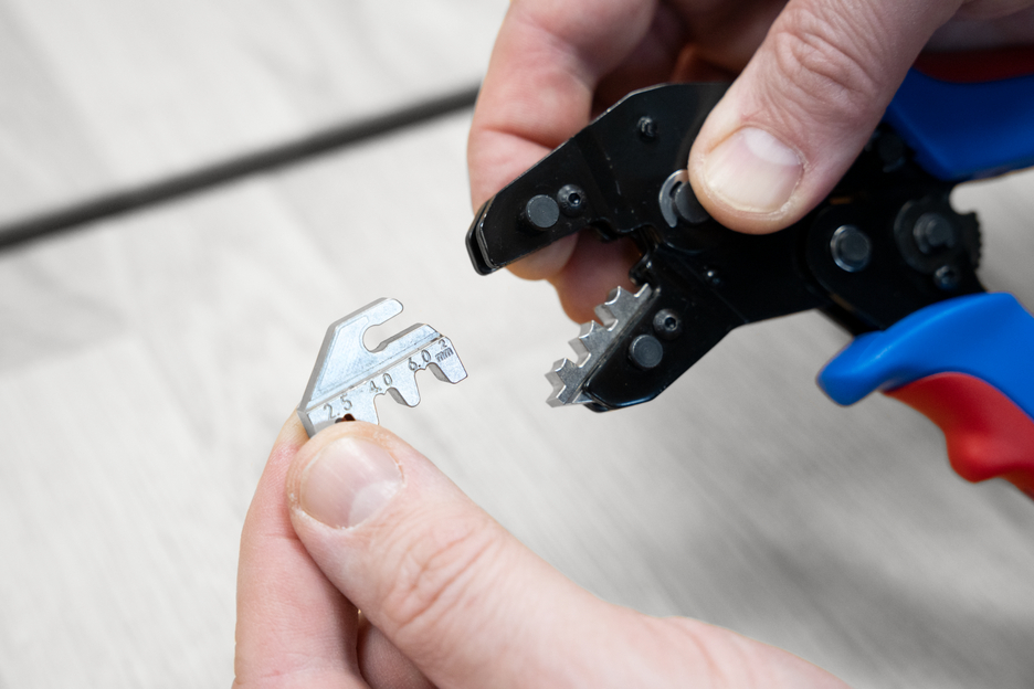 Crimp tool MULTI
 | for crimping MC4 connectors/insulated wire end ferrules/insulated cable lugs